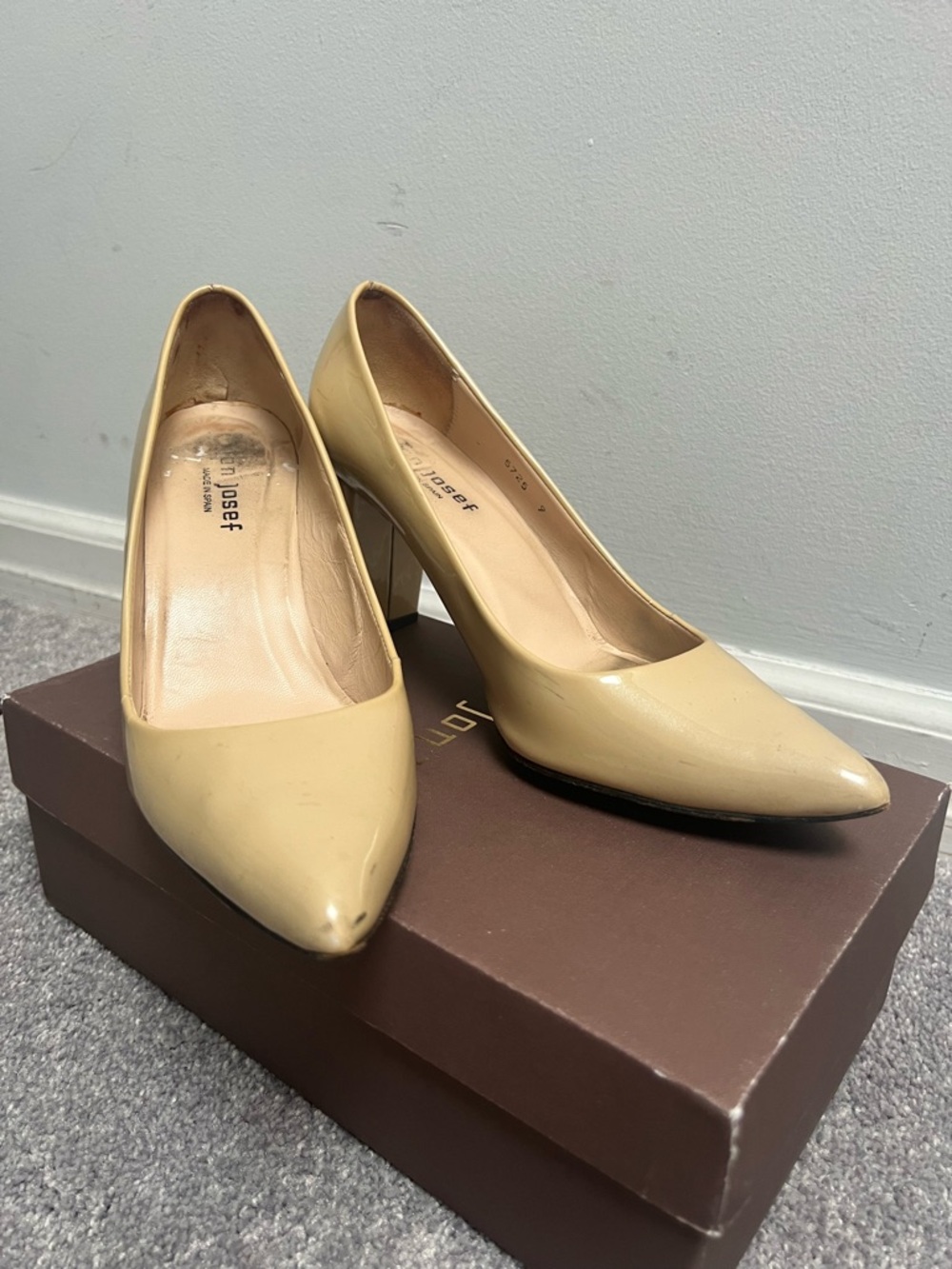Jon Josef Beige Pointed-Toe Patent Leather Pumps - square heel - size 9